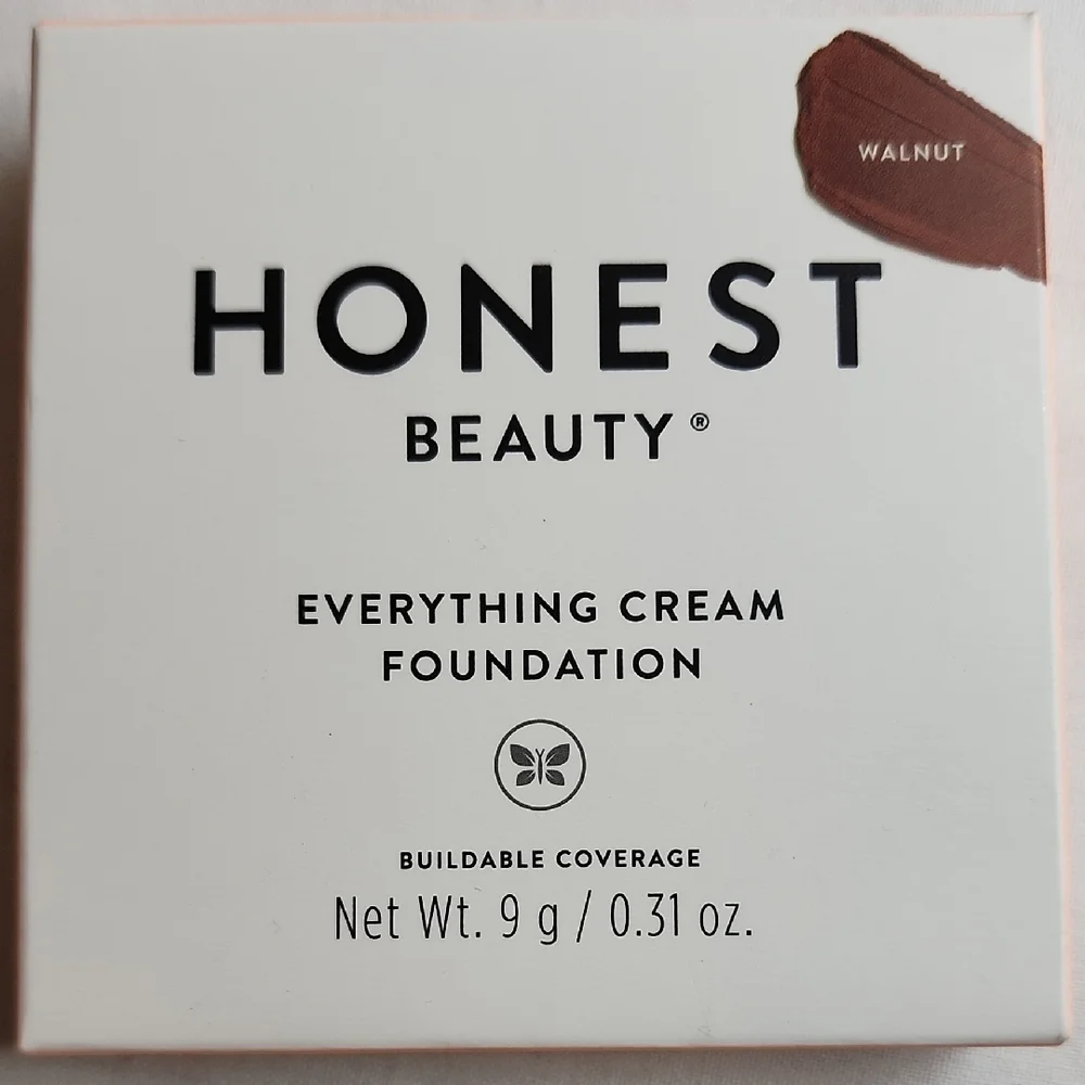 Flawless Brown Foundation for Natural Makeup Finish